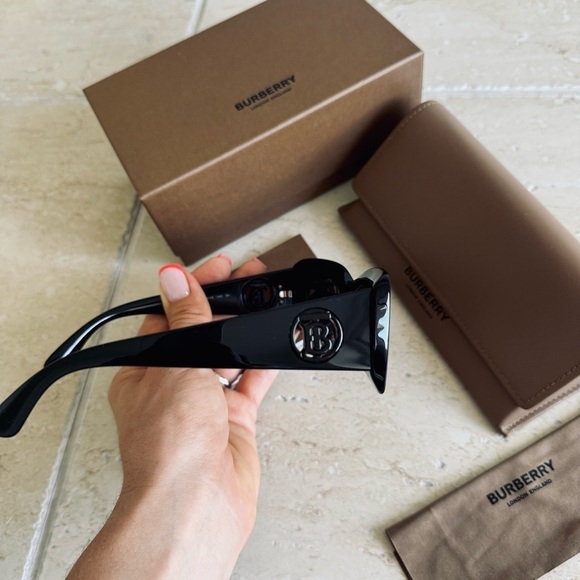 BURBERRY Sunglasses, B4243 3001/87, Authentic with tags - Picture 5 of 11